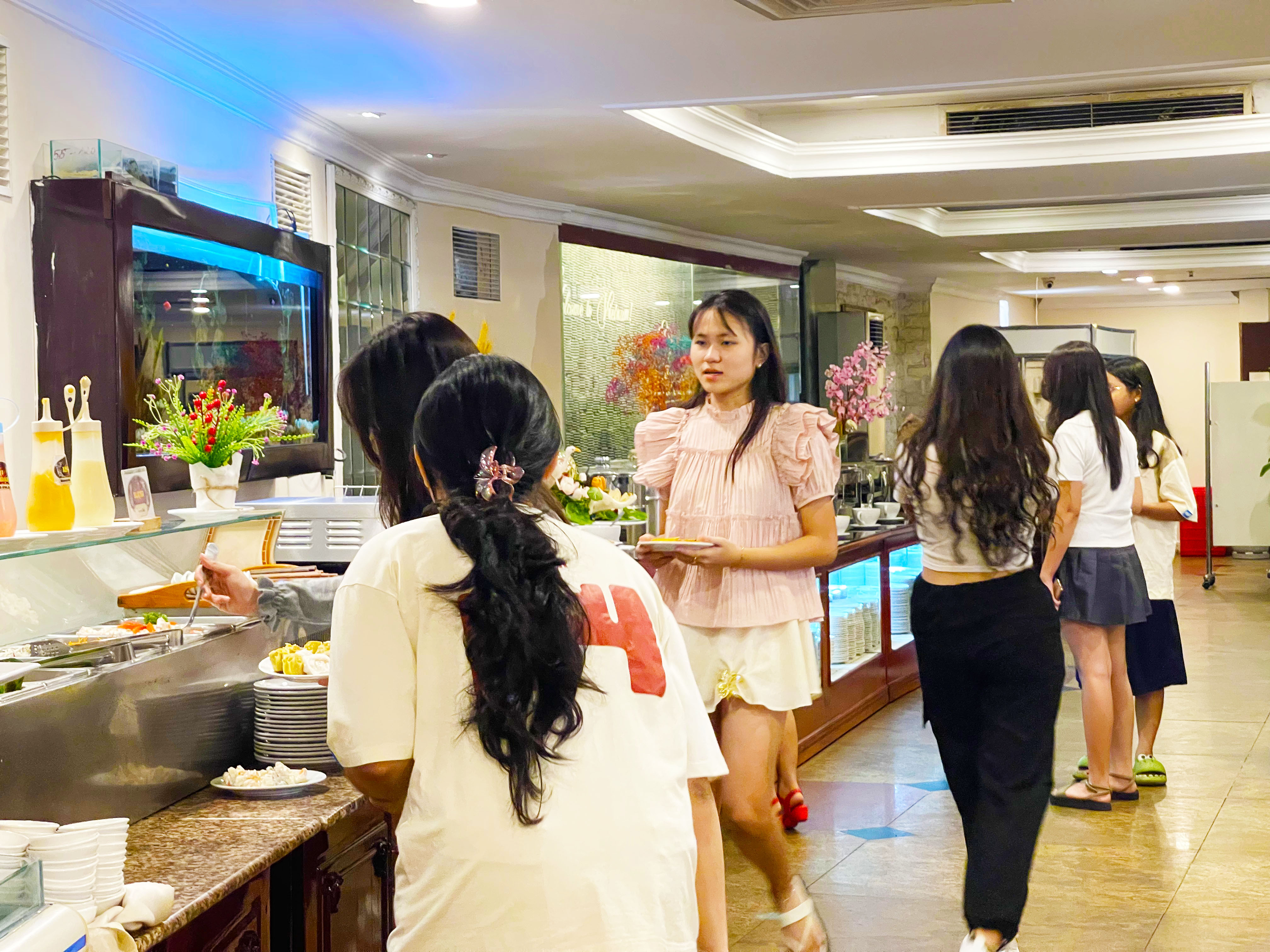 Buffet Dành Riêng Cho Học Sinh Tại First Hotel
