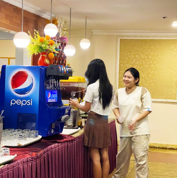Buffet Cuối Năm Cho Học Sinh Tại Tân Bình