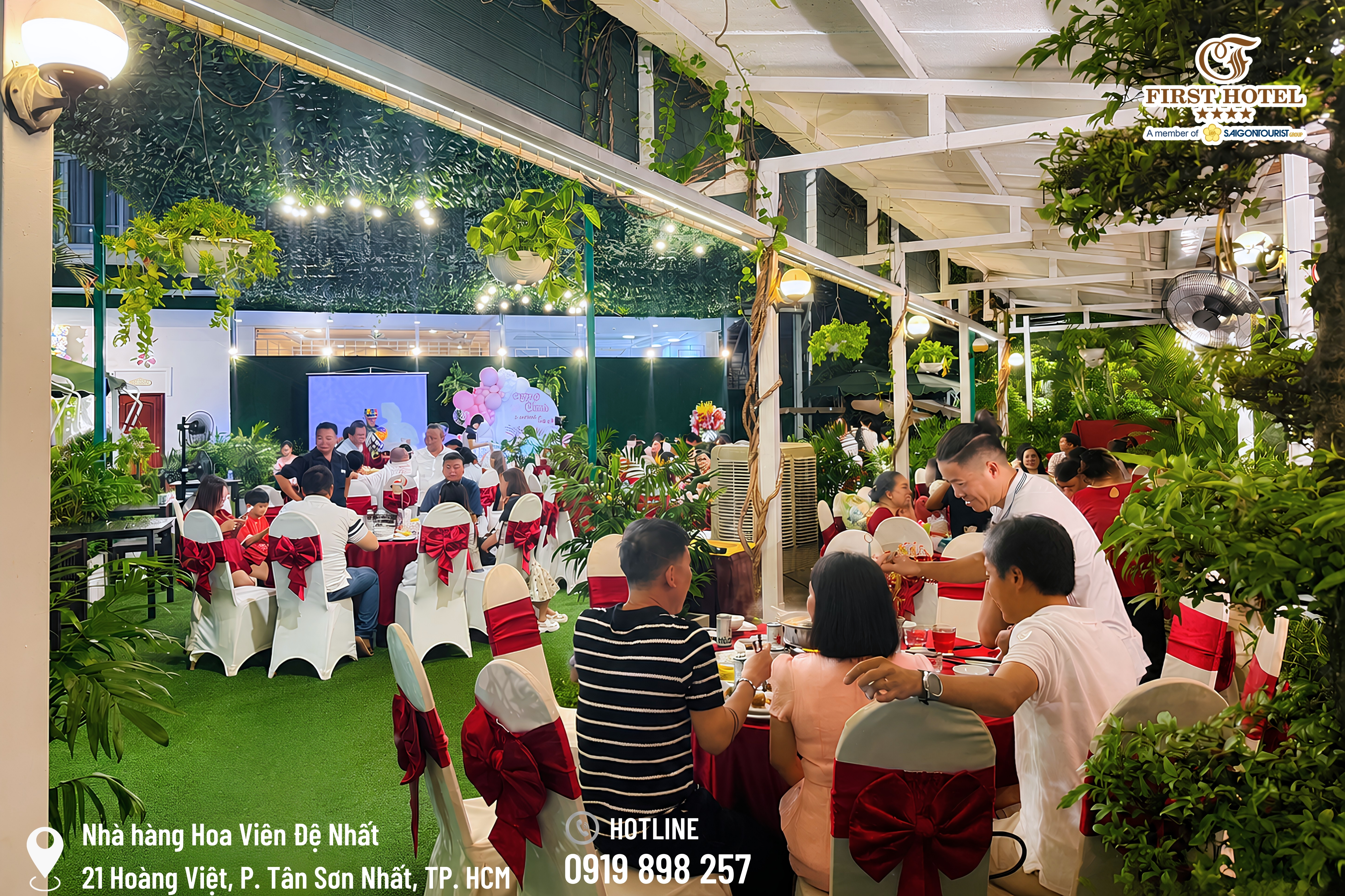 Không gian Hoa Viên Đệ Nhất bên hồ bơi